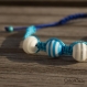 Bracelet shamballa pour femme/homme - série les marins - coton bleu clair et perles de verre bleues et blanches