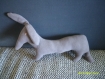 Petit chien, doudou  en tissu  polaire gris cousu et brodé main - cadeau pour bébé