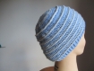 Bonnet au crochet bleu et blanc