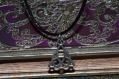 Collier triquetra charmed