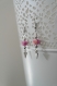 Boucles d'oreilles perle facetée rose orangée, petits cube et pointes argenté