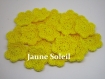 2 fleurs en crochet 3,5 cm coloris jaune soleil