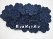 2 fleurs en crochet 3,5 cm coloris bleu myrtille