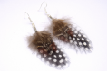 Boucles d'oreille plumes cholena marron et noir, bijoux en amérindiens