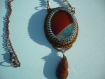 Collier composé d'une agate brodée de perles original pièce unique