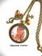 B3.701 bijou femme rihanna collier pendentif bijou fantaisie bronze cabochon verre célébrité chanteuse music guitare notes de musique étoile star (série 6)