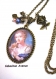 B3.766 bijou femme portrait marie antoinette collier pendentif bijou fantaisie bronze cabochon verre fleur rose robe bleue marie-antoinette rétro baroque romantique (série 4)