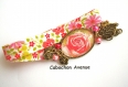 B3.928 bijou femme fleur rose bracelet biais tissu bijou fantaisie bronze cabochon verre fleur rose shabby romantique vintage rétro ancienne (série 3)