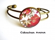B3.1225 bijou femme pivoine rouge sakura bracelet jonc bijou fantaisie bronze cabochon verre  feuilles vertes fleurs d'asie asiatique chine chinoise japon japonaise (série 2)