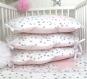 Tour de lit bébé, 70cm large, 3 coussins nuages, ton rose pale et blanc à étoiles grises