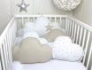 Tour de lit bébé 60cm large, nuages,  5 coussins, beige/grège et blanc