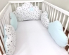 Tour de lit bébé 60cm large, nuages,  5 coussins, bleu celadon clair et blanc à étoiles grises