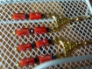Boucles d’oreilles dorées, perles en verre rouge et cristal swarovski noir 
