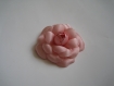 Pince à cheveux camélia rose - fleur en satin fait main 