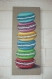 Tableau peinture colonne de macarons multicolore