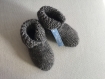 Chaussons bébé gris , laine , tricotés , avec anti dérapant 