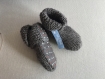 Chaussons bébé gris , laine , tricotés , avec anti dérapant 