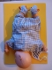 Vêtement de poupée (30 cm):  barboteuse à carreaux, chaussons et bavoir