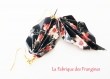 Boucles d'oreilles origami papier noir et fleurs roses crochet acier inoxydable doré or japon