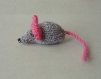 Mimi petite souris en laine grise & rose bonbon tricotée main