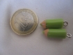 Un duo de breloques petits crayons , avec accroche métal,en résine;22*7 mm:couleur au choix parmi les 5 présentes(voir photo)