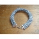 Bracelet en laine fait main gris argente 18 cm avec fermoir 