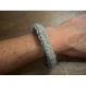 Bracelet en laine fait main gris beige 18 cm avec fermoir 