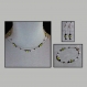 Ensemble collier, bracelet et boucles d'oreilles en chaine cobra argentée garnie de facettes vertes et de perles noires