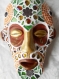 Masque africain sculpture mosaïque, vert, marron et or. 