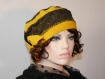 Bonnet   très charmant en laine marron ,vert multicolore et moutarde helena 21