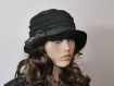 Chapeau très classe en laine et polyester gris garnis d'un tour et d'un nœud  assorti  au chapeau camillia 16