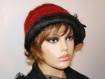 Chapeau très classe en tissus de laine rouge et noire arianna 18