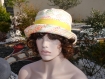 Chapeau très chic en coton et polyester, ce chapeau bob est de couleur orange jaune et blanche sophia 1