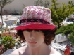 Chapeau très chic en coton et polyester, ce chapeau bob en pied de coque est de couleur rose et blanche sophia 17