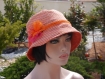 Chapeau très chic, ce chapeau bob est de couleur chamarrée dominance orange sophia 73