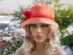 Chapeau très chic, ce chapeau bob est de couleur chamarrée dominance orange sophia 74