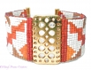 Bracelet intercalaire doré ajouré et aux  motifs mexicain rouges ,oranges, crèmes en perles  tissées, des  delicas miyuki