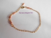 Bracelet minimaliste chaine doré perle tube rose saumon