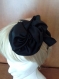 Bibi noir « fleur » en tissu souple, monté sur serre-tête