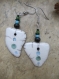 Boucles d'oreilles blanches à points bleu/vert en céramique raku