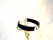Bracelet cuir noir décoré d'un motif fleur