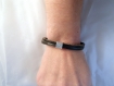 Bracelet cuir noir décoré d'un motif spirale