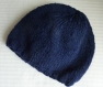Bonnet bleu marine tout rond. 100% laine. taille: 1 an. 
