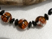 Collier ras de cou de perles rondes en argile polymère motif peau de tigre