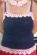 Bustier bleu marine au crochet souligné par un bandeau rose en points fantaisie