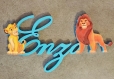 Prénom décoratif en bois en lettres attachées le roi lion 