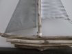 Bateau bois flotté avec voiles dans les tons de gris et blanc - sur commande 