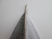 Bateau bois flotté avec voiles dans les tons de gris et blanc - sur commande 