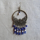 N°39 - boucles d'oreilles créoles avec estampe bronze et perles bleu nuit et blanches