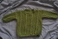 Pull 12 mois irlandais vert olive tricoté main